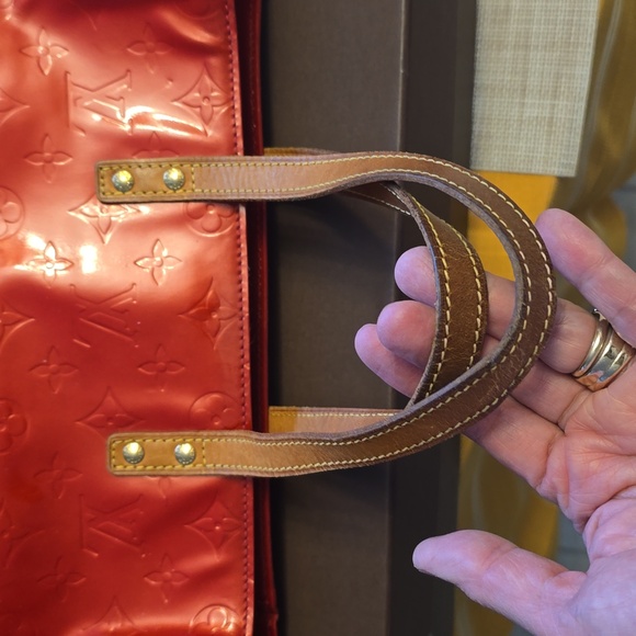 LOUIS VUITTON Vernis Red Tote bag - Picture 10 of 17